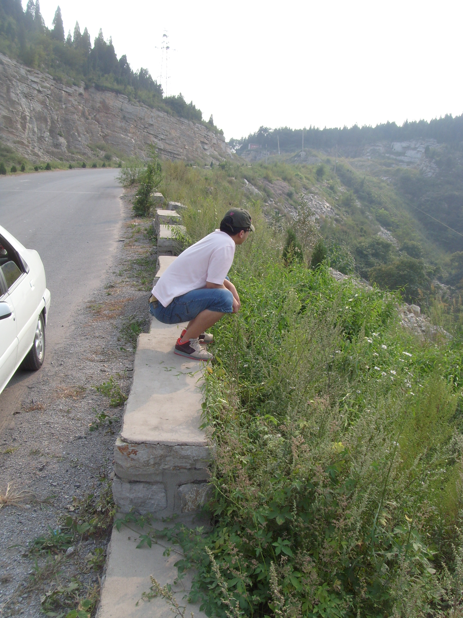 我蹲在悬崖上……